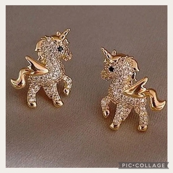 Boutique Jewelry - NWT Exquisite Gold Tone Rhinestone Unicorn Post Earrings HP